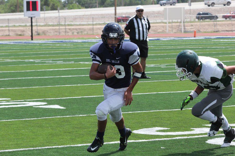 Freshman wide reciever Sergio outruns Montwood defensive end during the game.