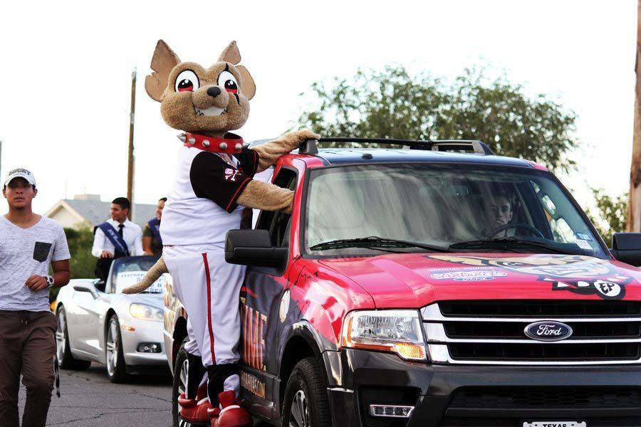 The+Chihuahuas+mascot+joins+the+Homecoming+parade.+