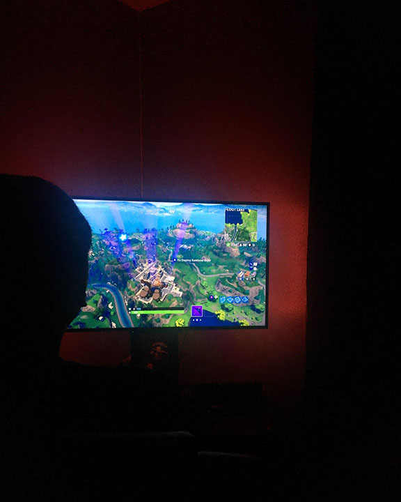 Gamer+Drops+into+the+map+of+Fornite+to+begin+battle+