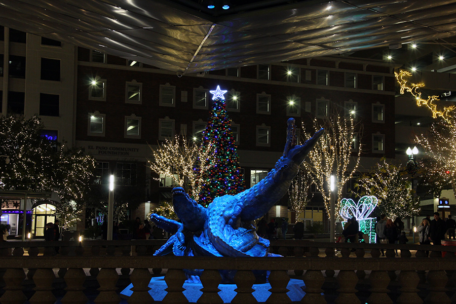 San+Jacinto+Plaza++Christmas+display.